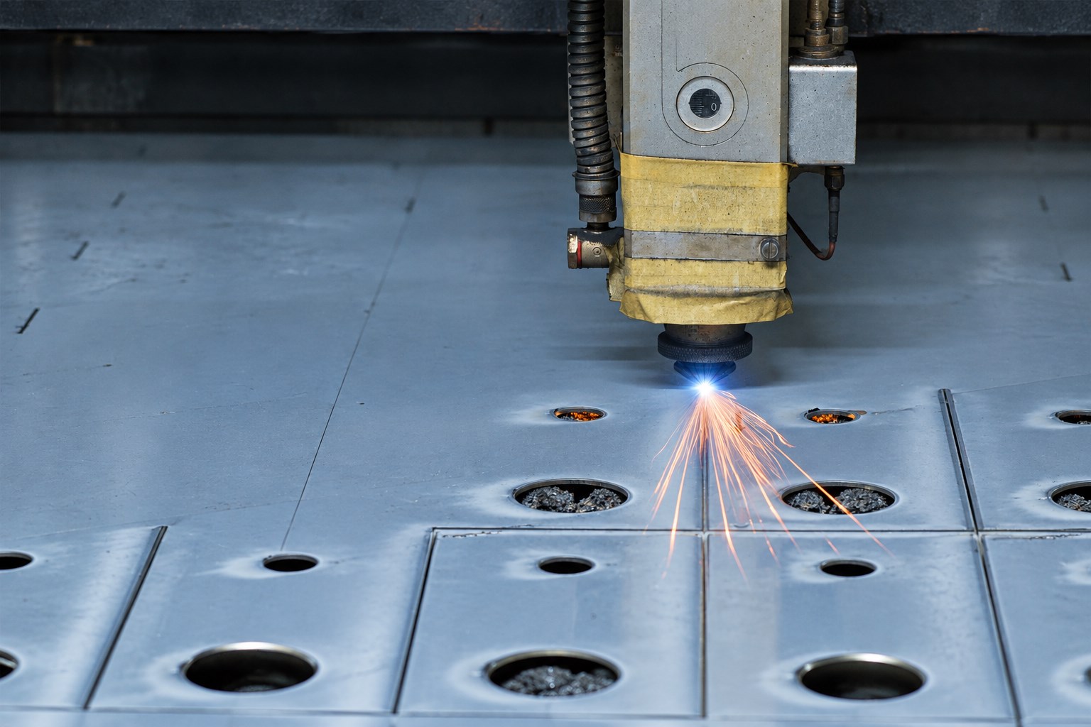 Laser cutting equipment cutting shapes from a metal sheet
