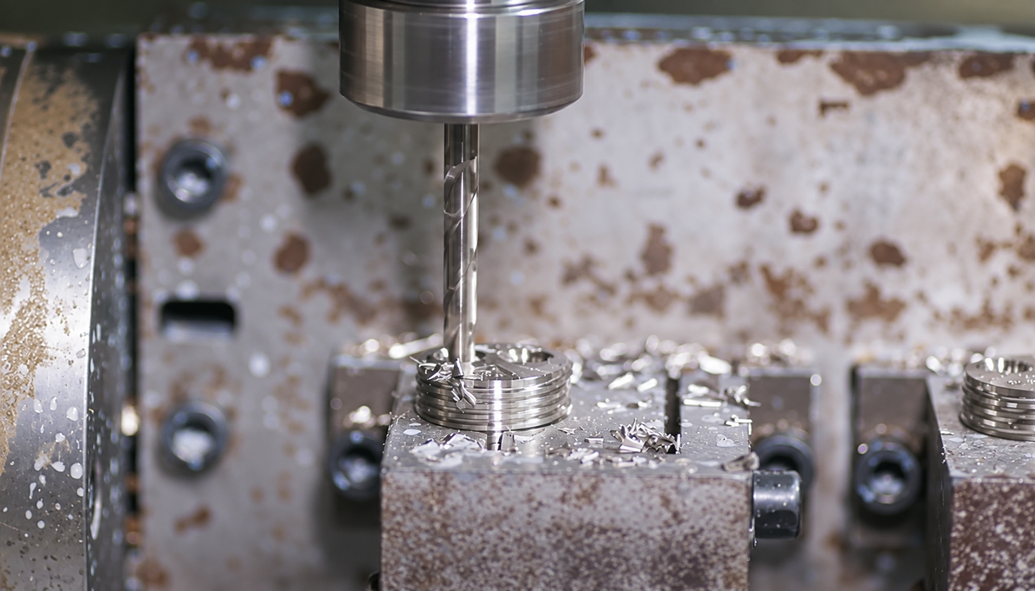 Mecanizado CNC de precisión de un componente de un conducto interno de agua